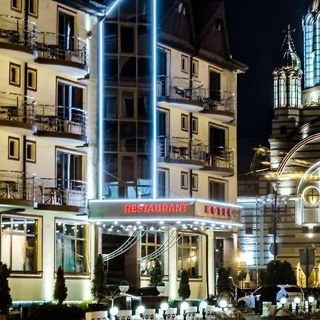 Hotel Bulevard Fagaras Ngoại thất bức ảnh