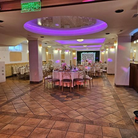 Hotel Bulevard Fagaras Ngoại thất bức ảnh