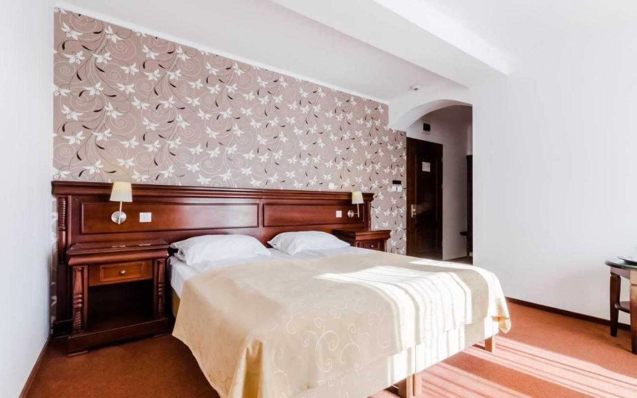 Hotel Bulevard Fagaras Ngoại thất bức ảnh