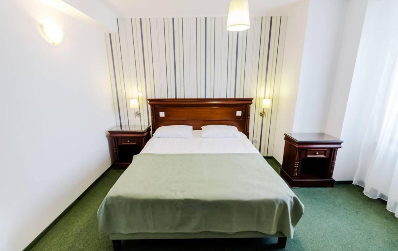 Hotel Bulevard Fagaras Ngoại thất bức ảnh