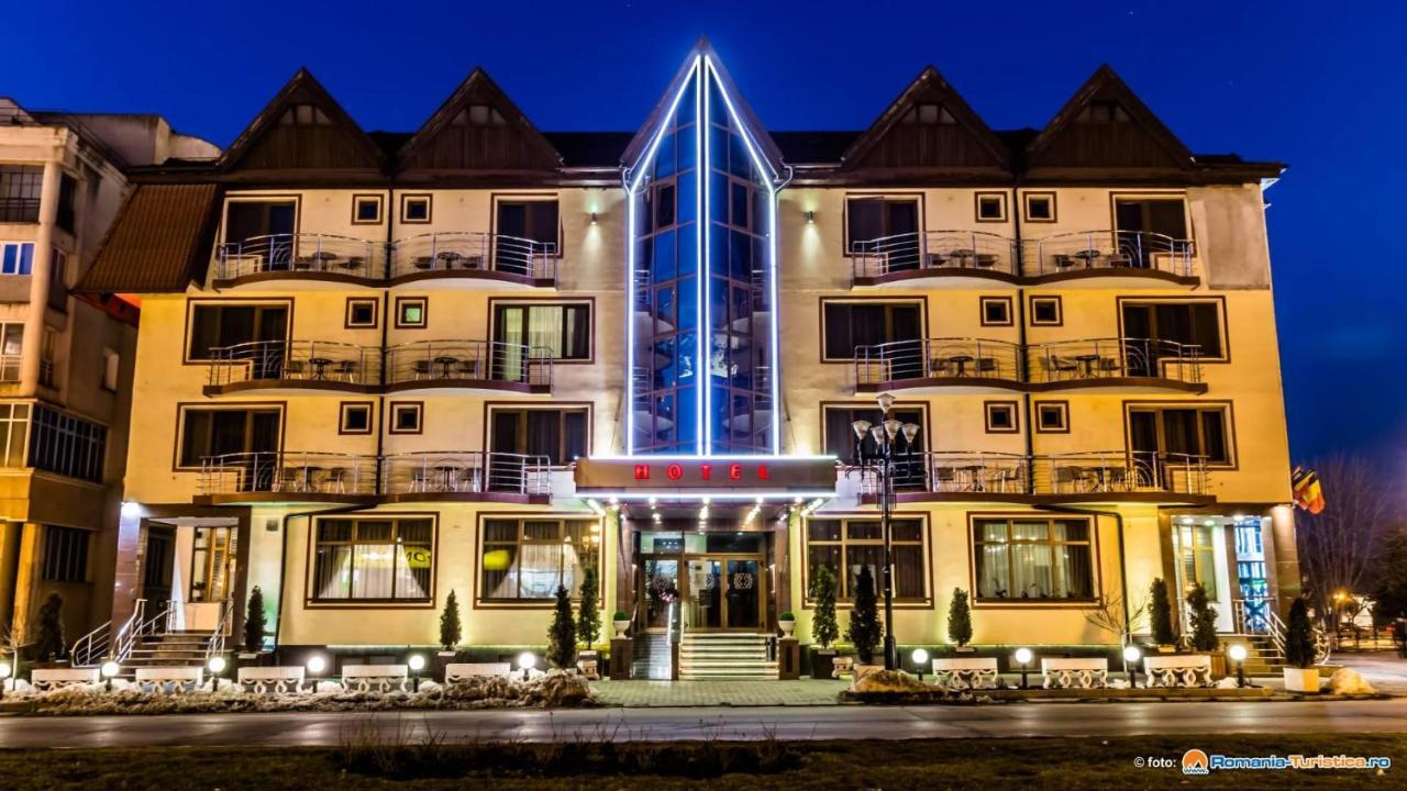 Hotel Bulevard Fagaras Ngoại thất bức ảnh