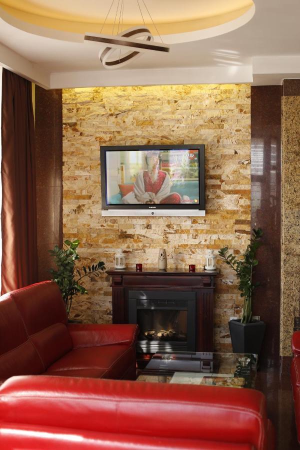 Hotel Bulevard Fagaras Ngoại thất bức ảnh