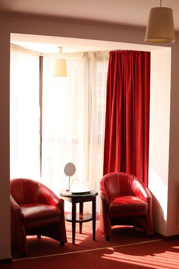 Hotel Bulevard Fagaras Ngoại thất bức ảnh