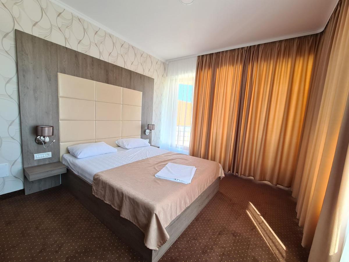Hotel Bulevard Fagaras Ngoại thất bức ảnh