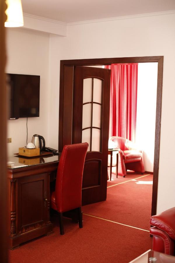 Hotel Bulevard Fagaras Ngoại thất bức ảnh
