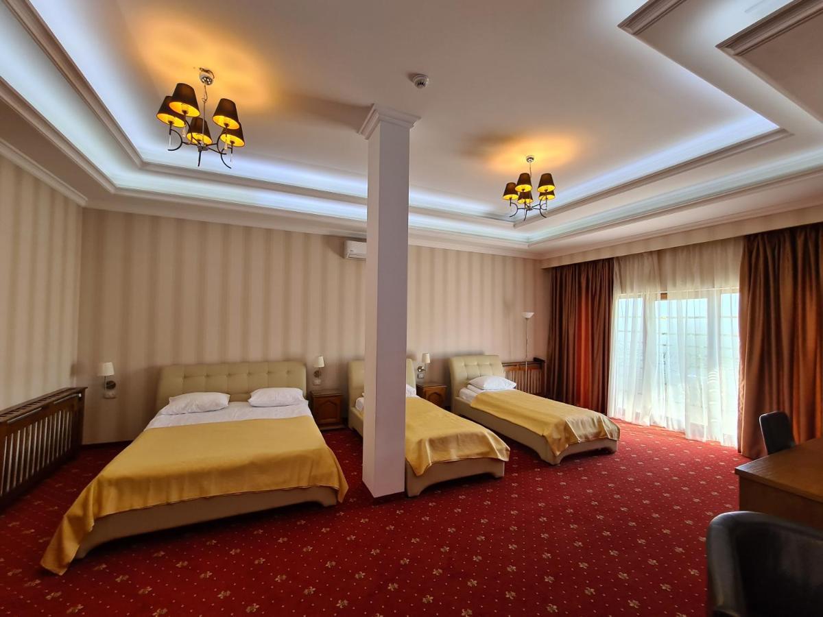 Hotel Bulevard Fagaras Ngoại thất bức ảnh
