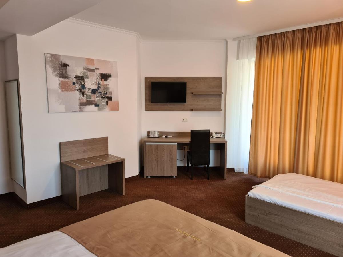 Hotel Bulevard Fagaras Ngoại thất bức ảnh