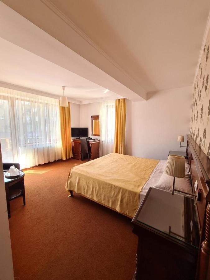 Hotel Bulevard Fagaras Ngoại thất bức ảnh