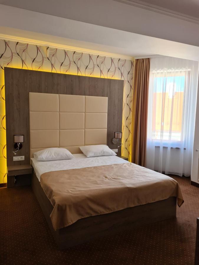 Hotel Bulevard Fagaras Ngoại thất bức ảnh