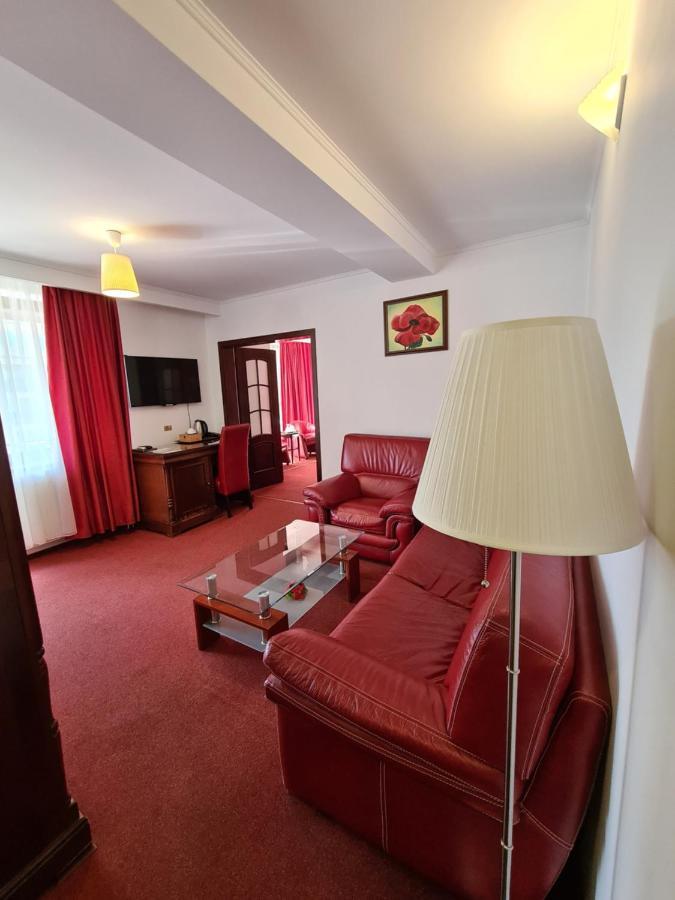 Hotel Bulevard Fagaras Ngoại thất bức ảnh