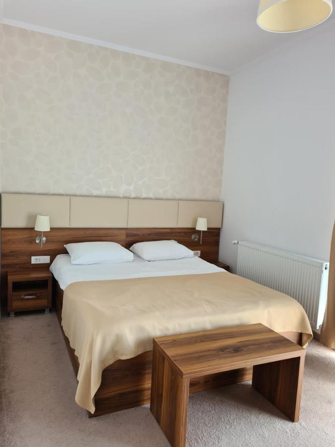 Hotel Bulevard Fagaras Ngoại thất bức ảnh