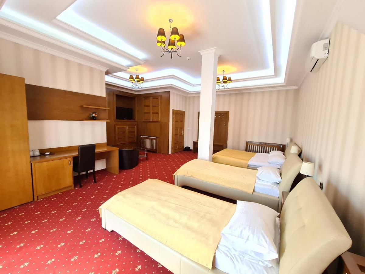 Hotel Bulevard Fagaras Ngoại thất bức ảnh