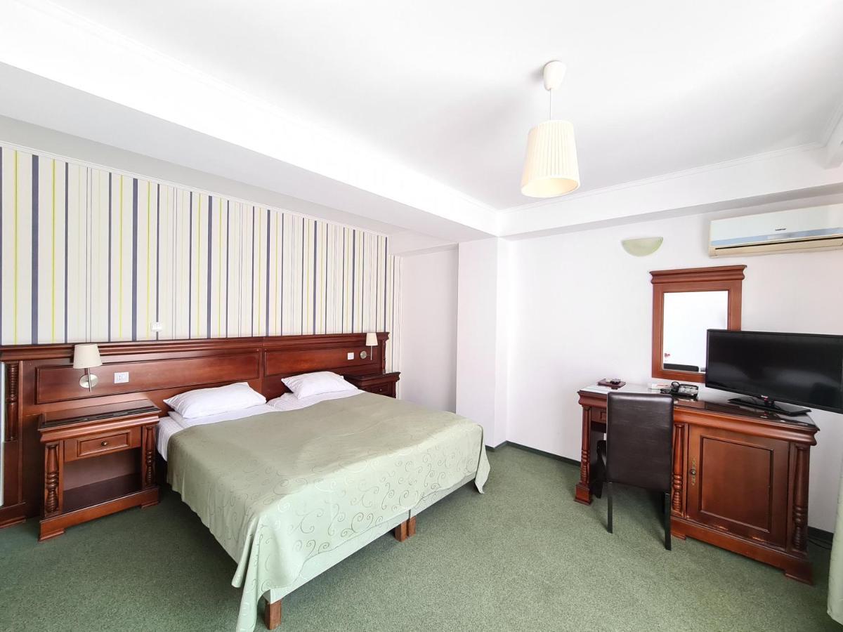 Hotel Bulevard Fagaras Ngoại thất bức ảnh