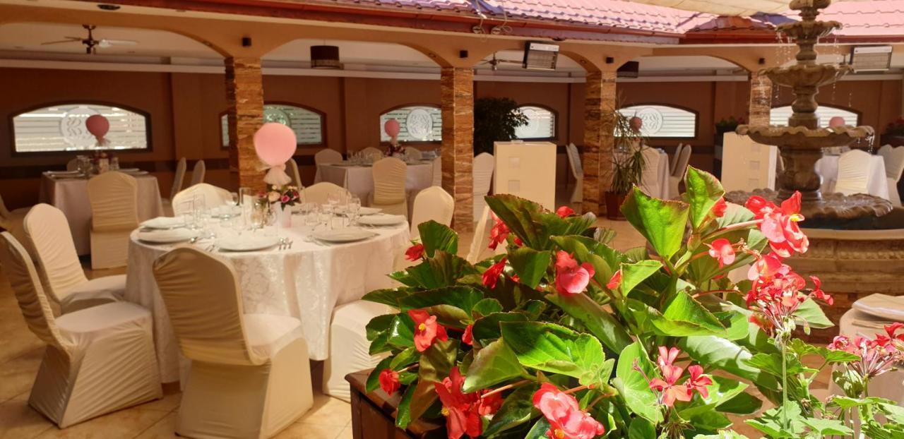 Hotel Bulevard Fagaras Ngoại thất bức ảnh