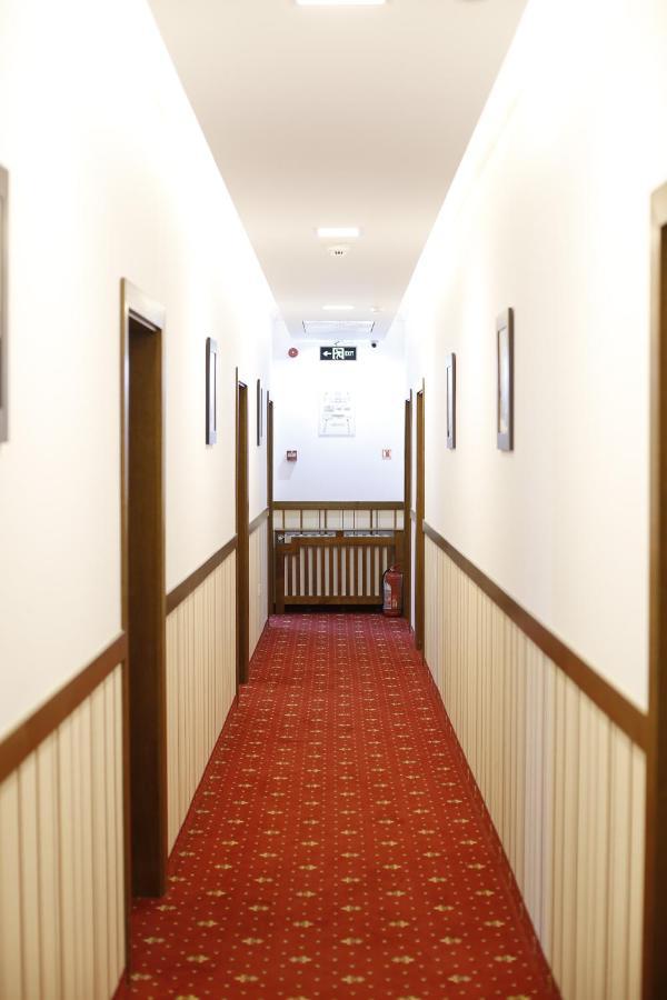Hotel Bulevard Fagaras Ngoại thất bức ảnh