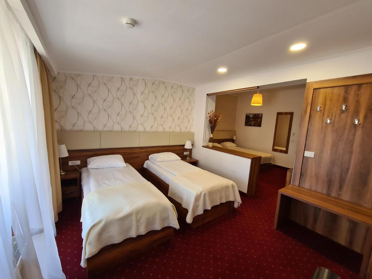 Hotel Bulevard Fagaras Ngoại thất bức ảnh