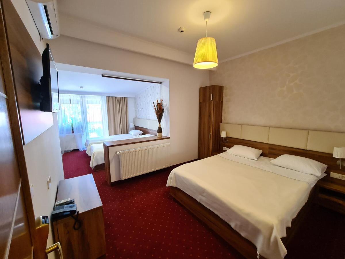 Hotel Bulevard Fagaras Ngoại thất bức ảnh