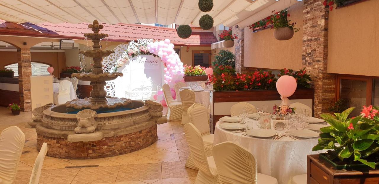 Hotel Bulevard Fagaras Ngoại thất bức ảnh