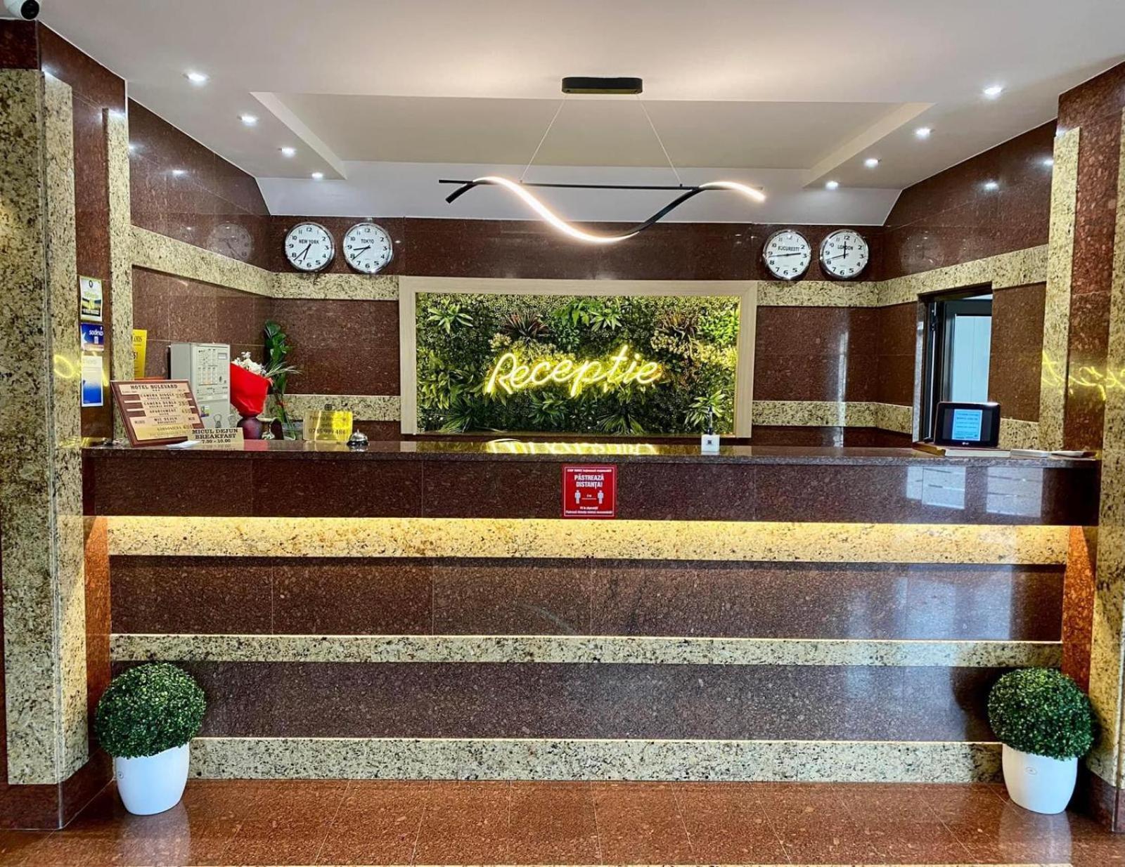Hotel Bulevard Fagaras Ngoại thất bức ảnh