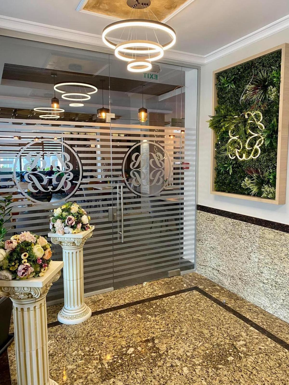 Hotel Bulevard Fagaras Ngoại thất bức ảnh