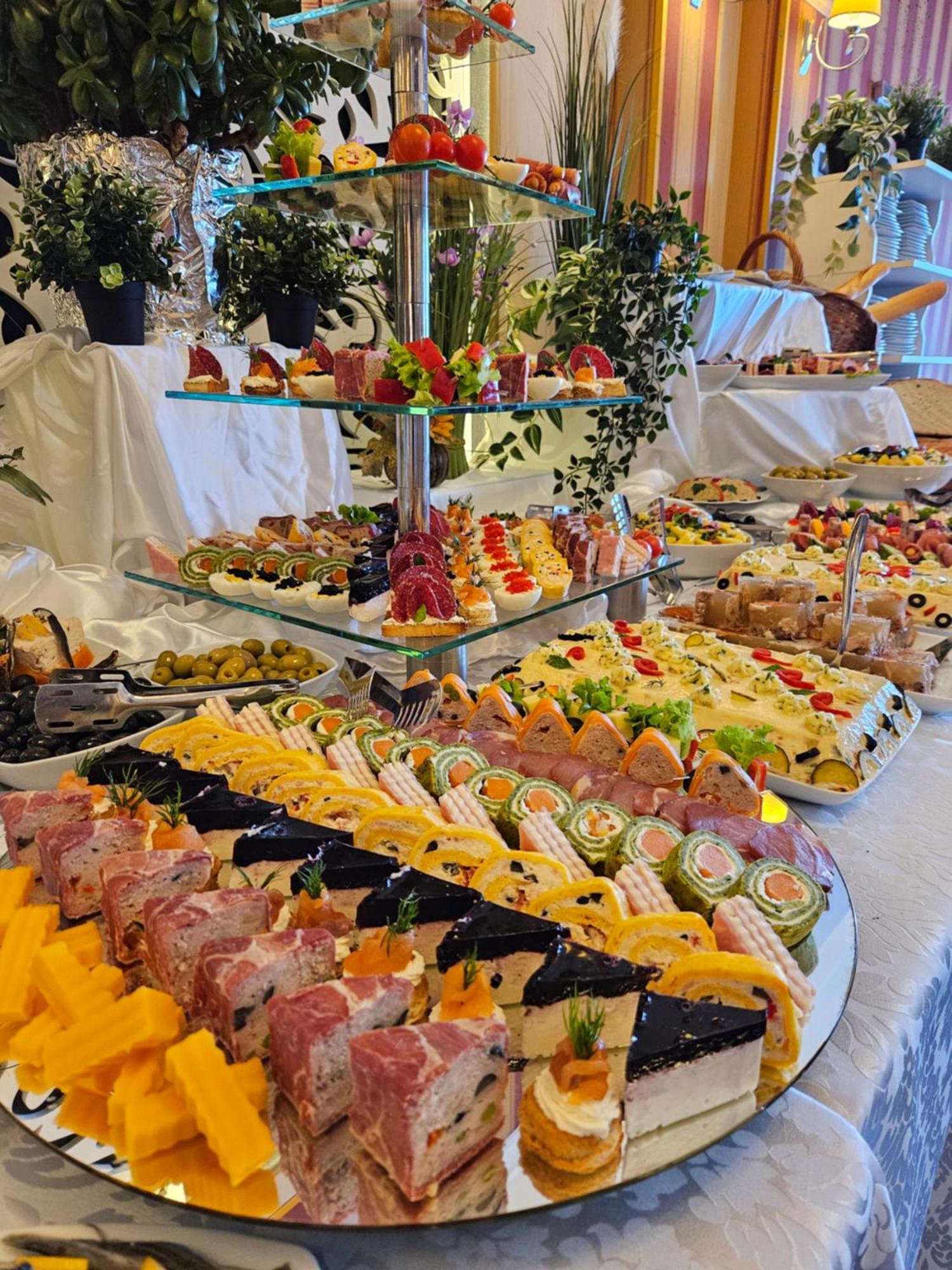 Hotel Bulevard Fagaras Ngoại thất bức ảnh