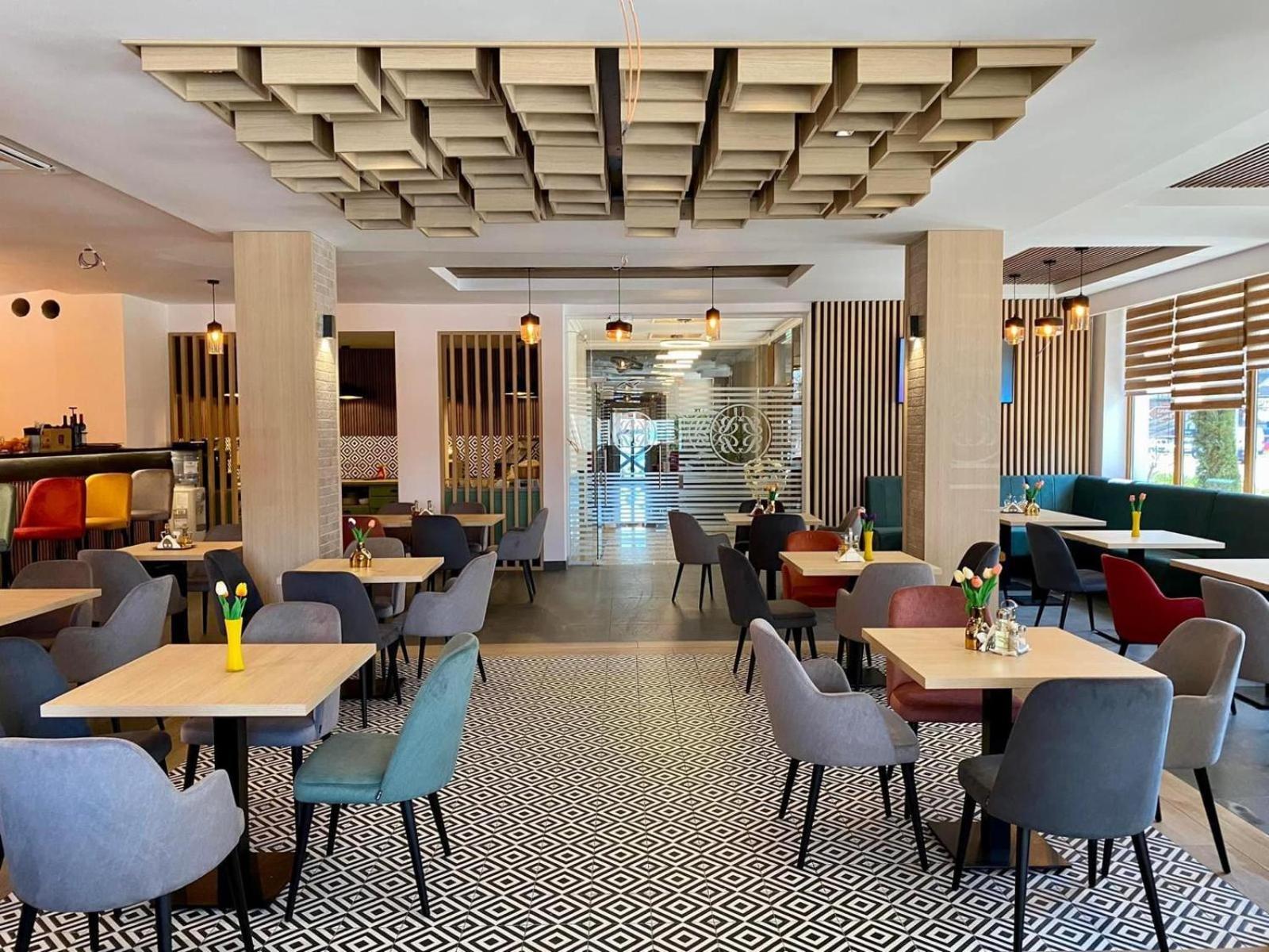 Hotel Bulevard Fagaras Ngoại thất bức ảnh