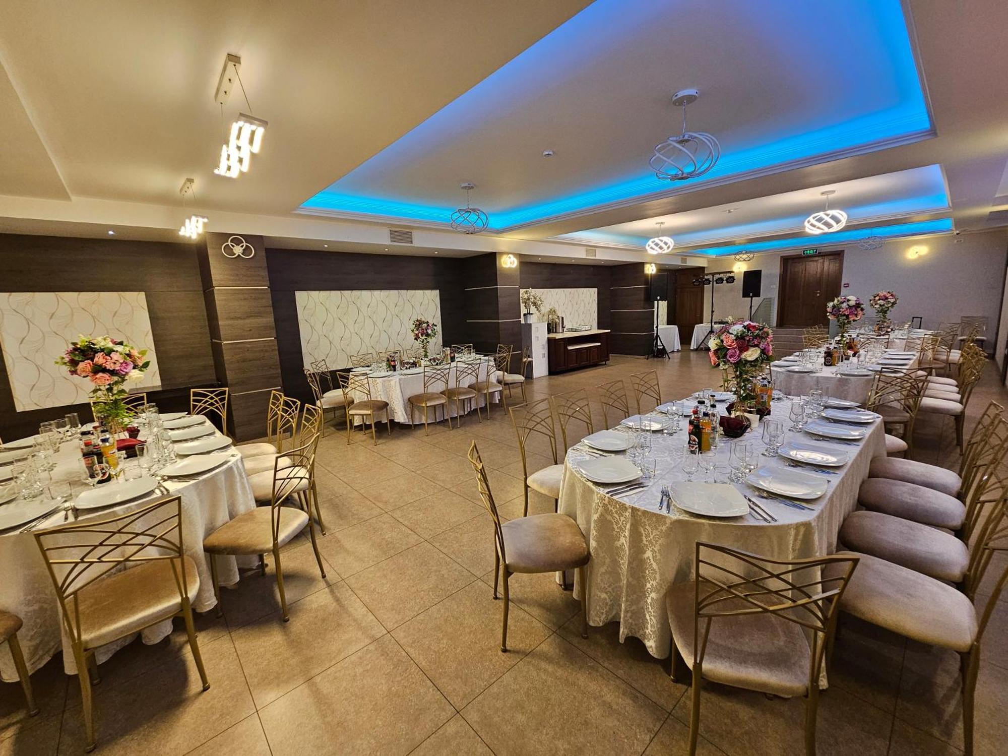 Hotel Bulevard Fagaras Ngoại thất bức ảnh