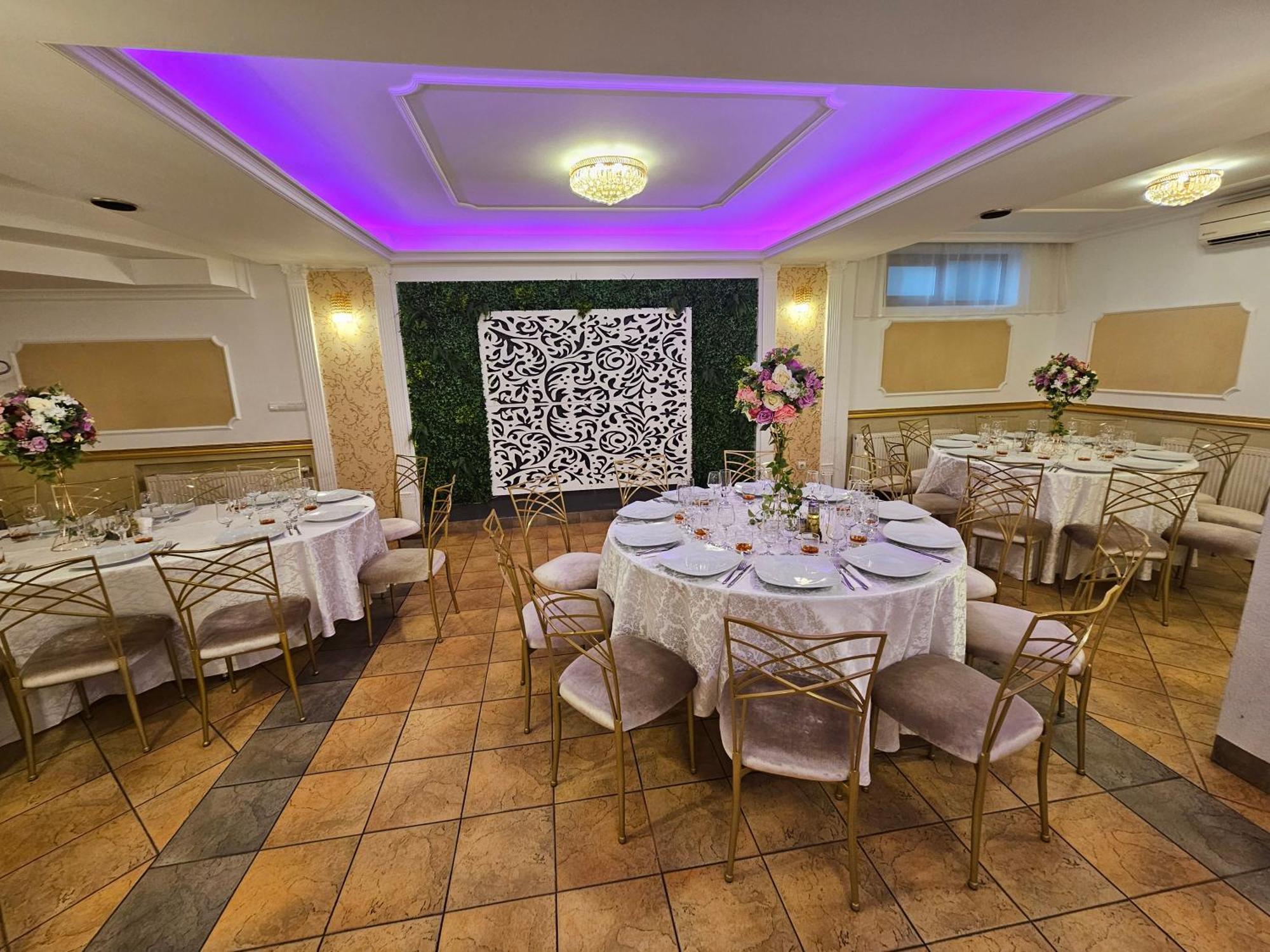 Hotel Bulevard Fagaras Ngoại thất bức ảnh