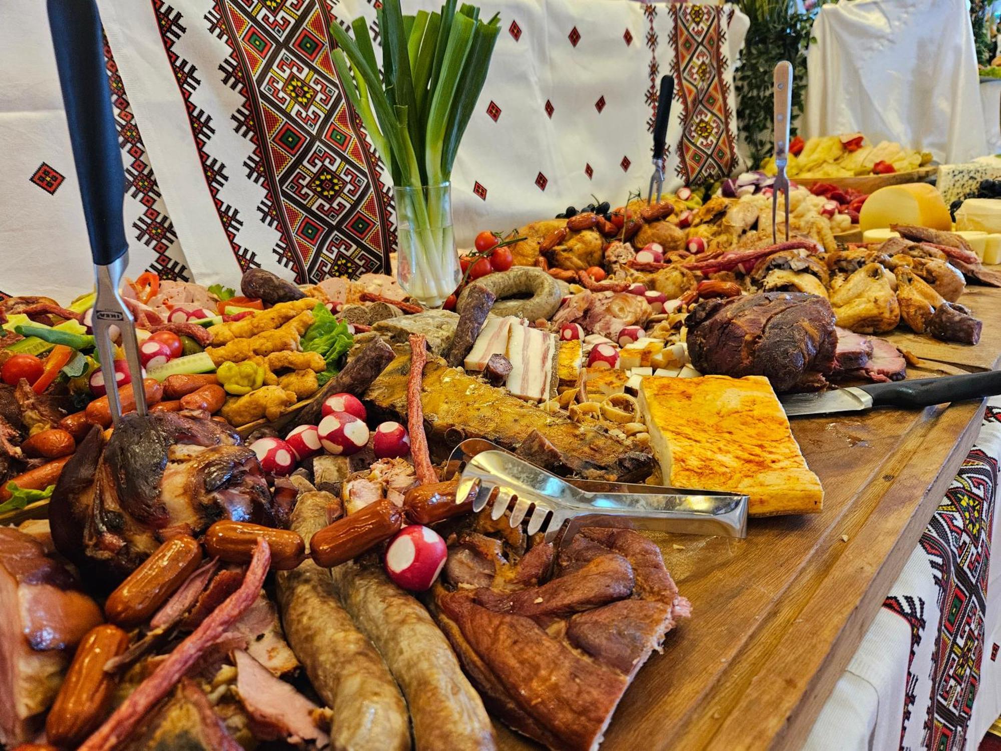 Hotel Bulevard Fagaras Ngoại thất bức ảnh